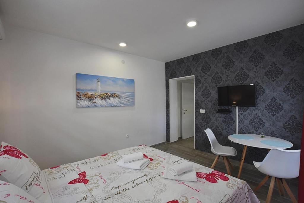 Roko & Borna Self Check - In Zadar Luaran gambar