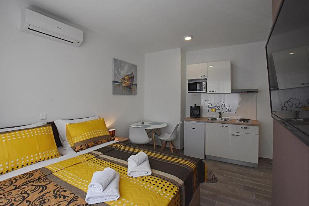 Roko & Borna Self Check - In Zadar Luaran gambar