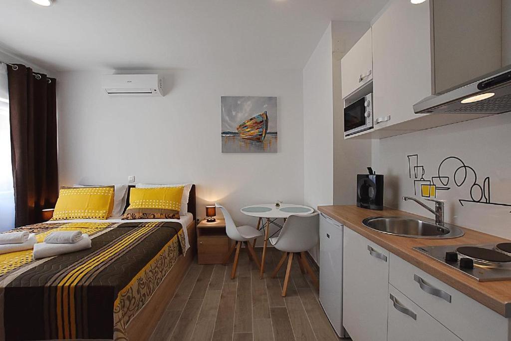 Roko & Borna Self Check - In Zadar Luaran gambar