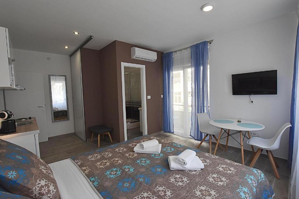 Roko & Borna Self Check - In Zadar Luaran gambar